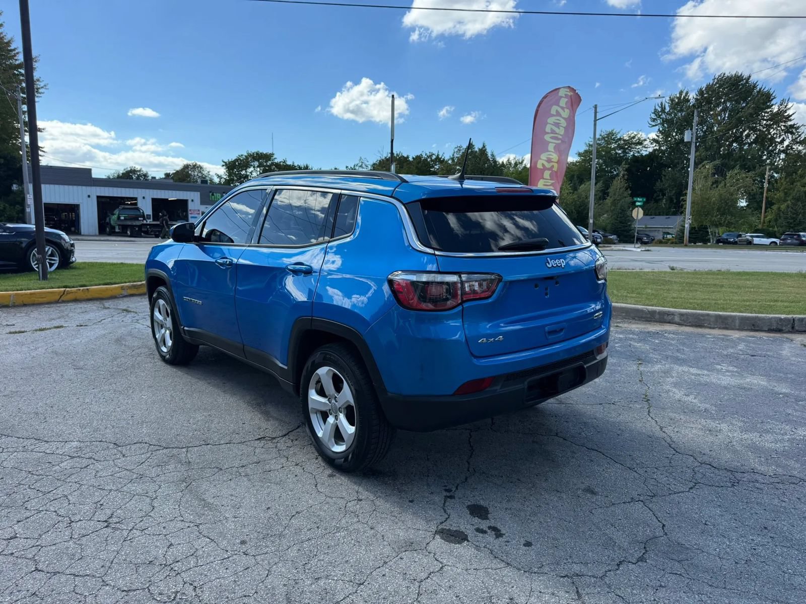 Used 2018 Jeep Compass Latitude w/ Popular Equipment Group AWD/4WD image 3