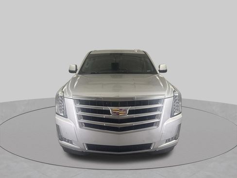 Used 2018 Cadillac Escalade ESV Luxury RWD image 3