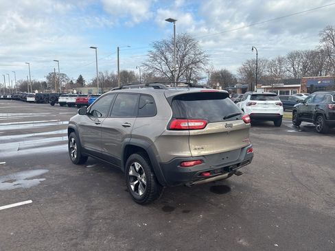 Used 2016 Jeep Cherokee Trailhawk w/ Comfort/Convenience Group image 4
