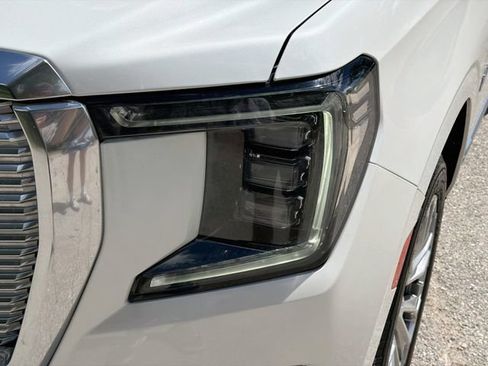 Used 2022 GMC Yukon Denali AWD/4WD image 9