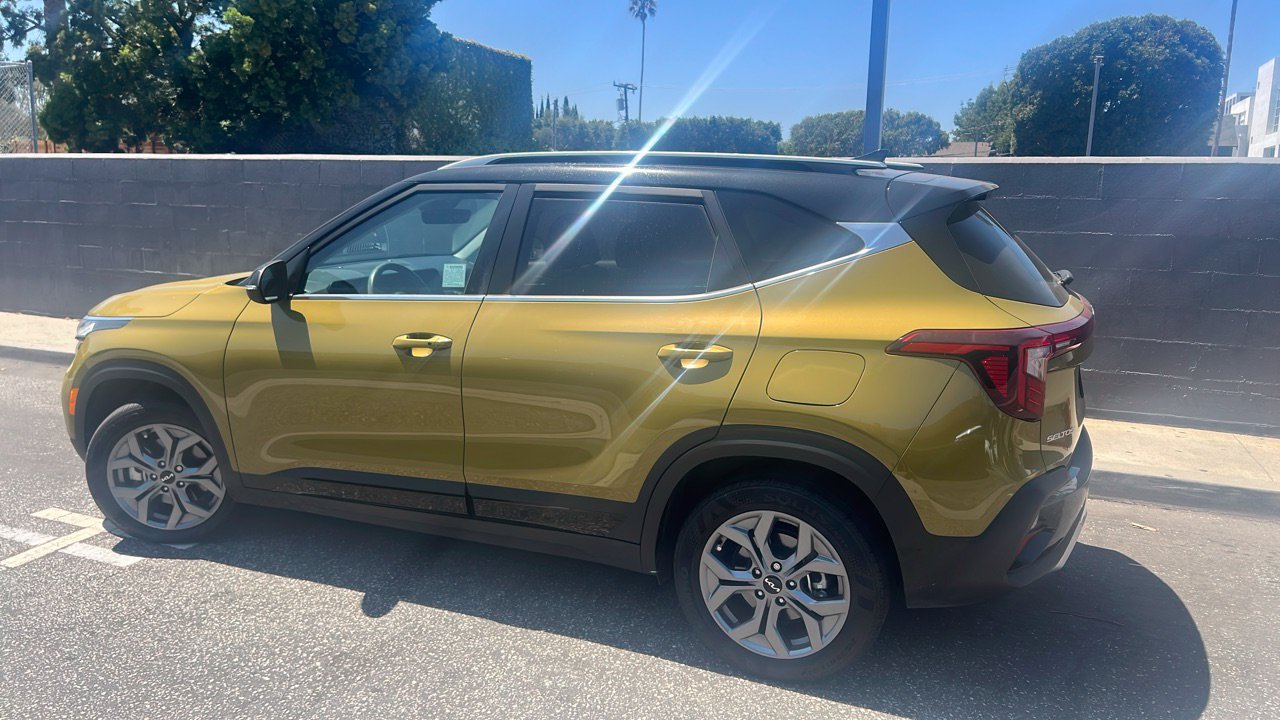 Used 2024 Kia Seltos S AWD/4WD image 5