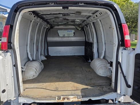 Used 2015 Chevrolet Express 2500 RWD image 11