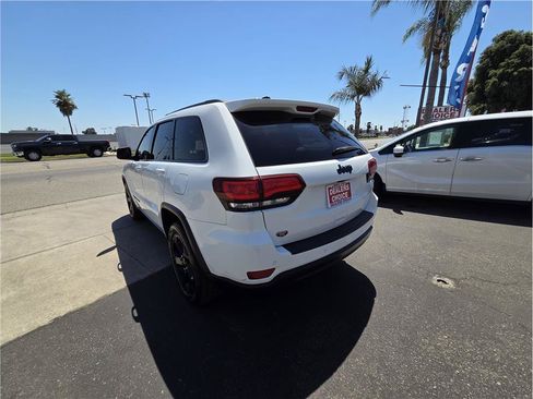 Used 2019 Jeep Grand Cherokee Laredo RWD image 7