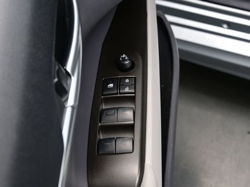 Used 2024 Toyota Camry SE image 10