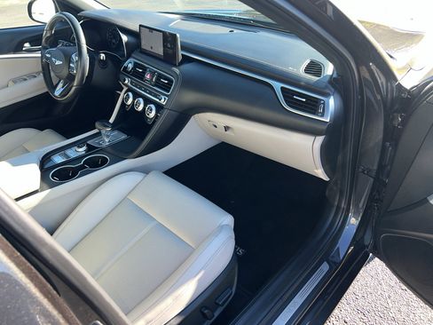 Used 2023 Genesis G70 2.0T image 32