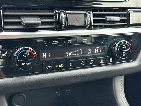 Used 2024 Nissan Pathfinder SV AWD/4WD image 22
