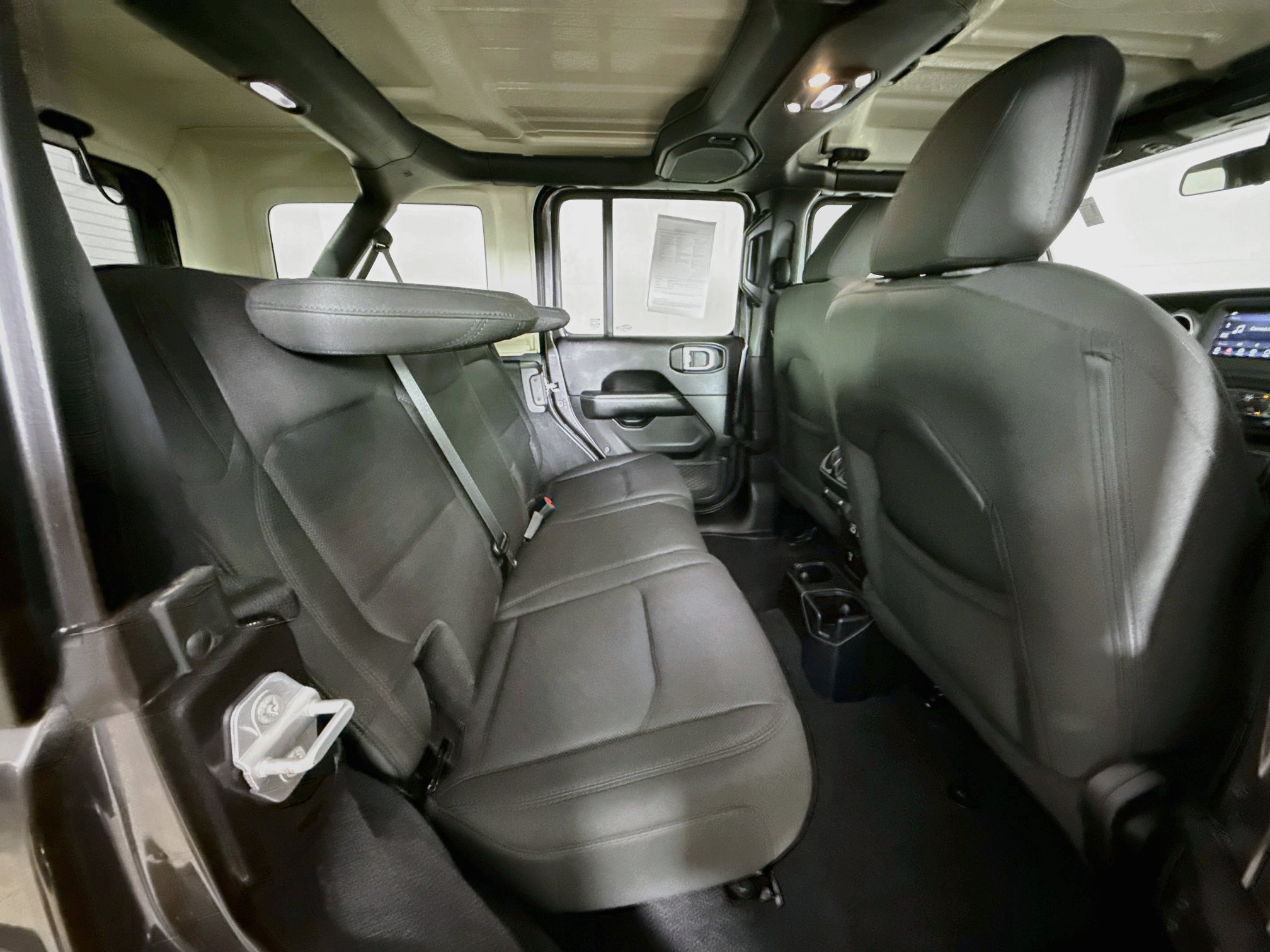 Used 2019 Jeep Wrangler Unlimited Sahara AWD/4WD image 32
