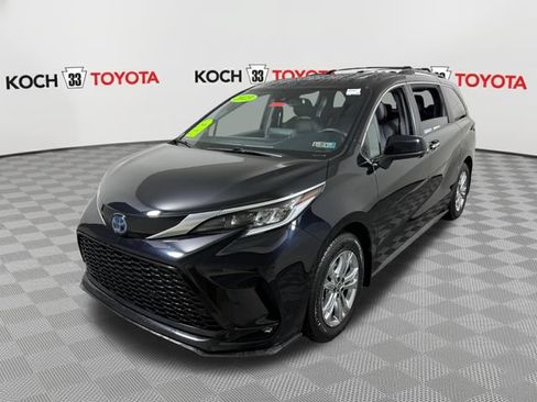 Used 2023 Toyota Sienna XSE w/ XSE Plus Package AWD/4WD image 3