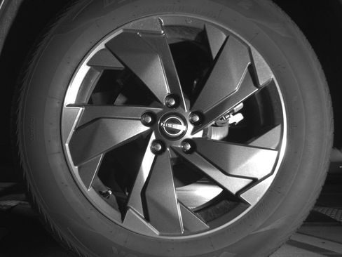 Used 2025 Nissan Rogue SV AWD/4WD image 14