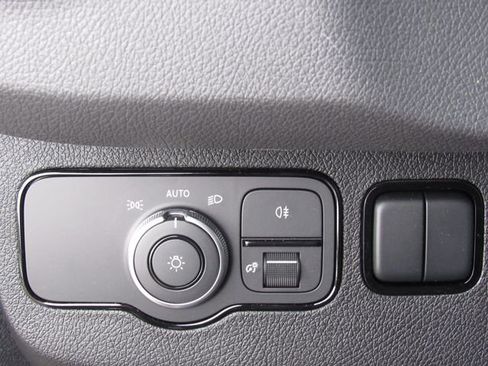 Used 2025 Mercedes-Benz Sprinter 2500 image 34