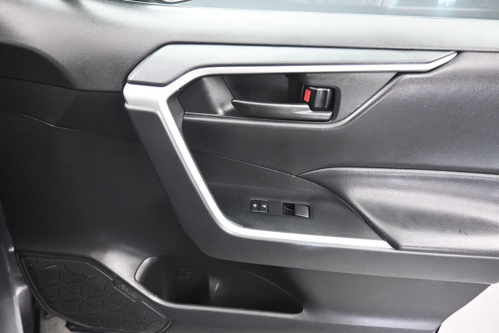 Used 2021 Toyota RAV4 LE FWD image 37