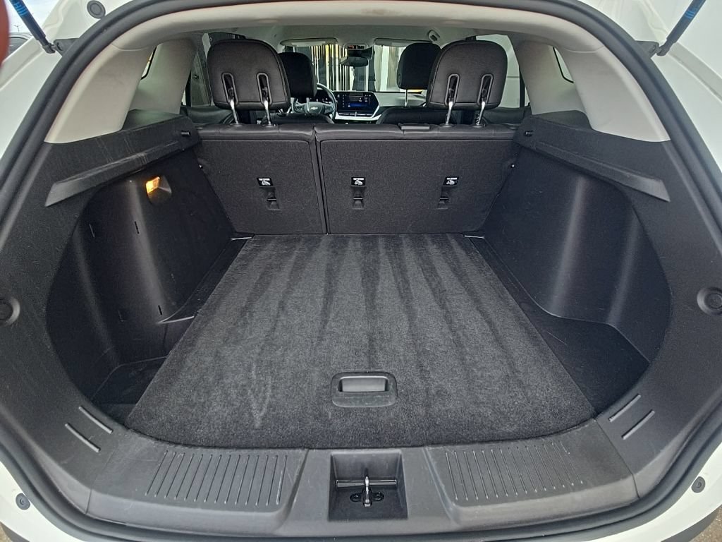 Certified 2025 Chevrolet Trax LT FWD image 35