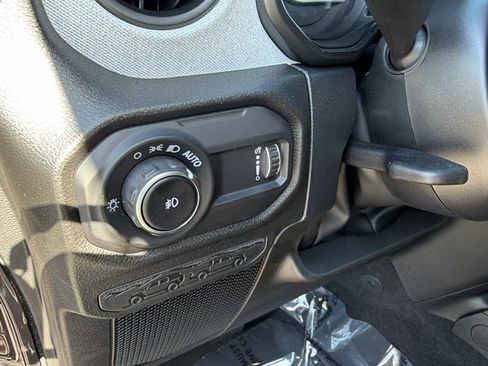 Used 2025 Jeep Wrangler Unlimited Sport AWD/4WD image 24