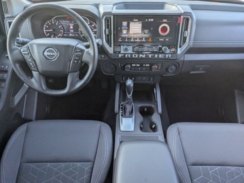 Used 2025 Nissan Frontier SV w/ SV Convenience Package RWD image 8
