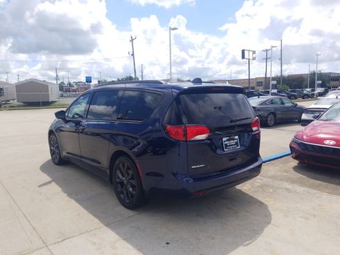 Used 2020 Chrysler Pacifica Touring w/ S Appearance Package image 5