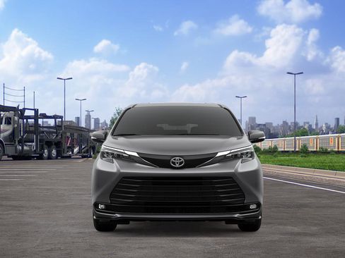 New 2026 Toyota Sienna XLE image 2