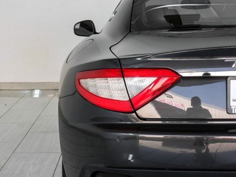 Used 2011 Maserati GranTurismo S RWD image 40