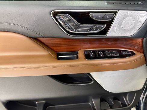Used 2022 Lincoln Navigator Reserve image 12