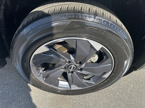 Used 2025 Nissan Rogue SV image 32