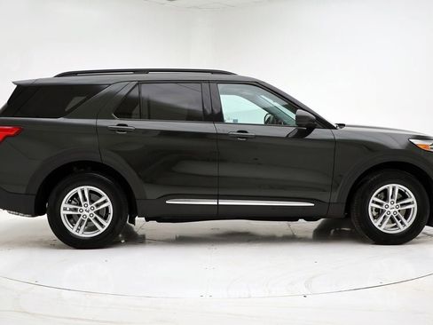 Used 2022 Ford Explorer XLT w/ Equipment Group 202A image 2