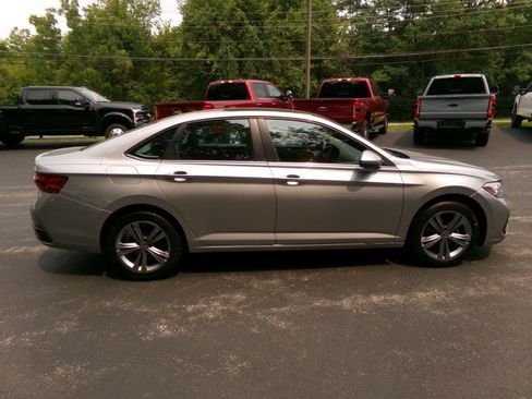 Used 2023 Volkswagen Jetta SE w/ Panoramic Sunroof Package FWD image 8