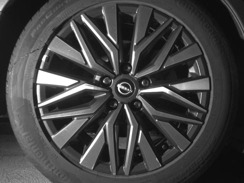 Used 2025 Nissan Altima 2.5 SV FWD image 15