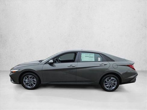 New 2026 Hyundai Elantra Hybrid FWD image 5