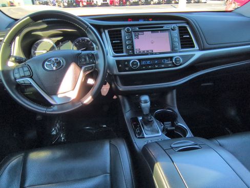 Used 2019 Toyota Highlander Limited image 30