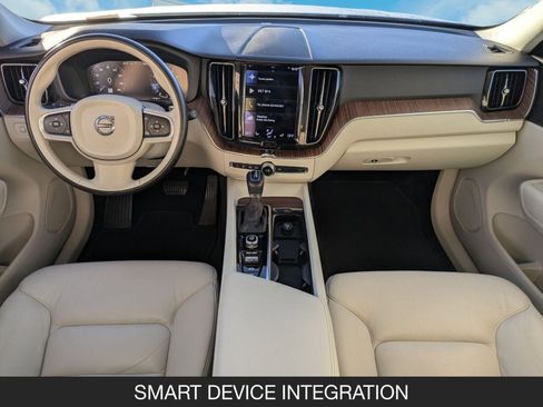 Used 2021 Volvo XC60 T5 Momentum image 13