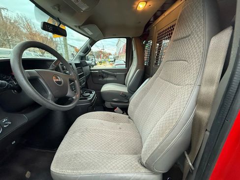 Used 2019 GMC Savana 2500 RWD image 9