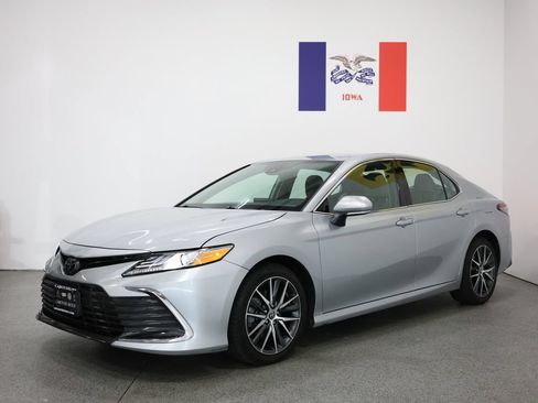 Used 2023 Toyota Camry XLE w/ Cold Weather Package AWD/4WD image 8