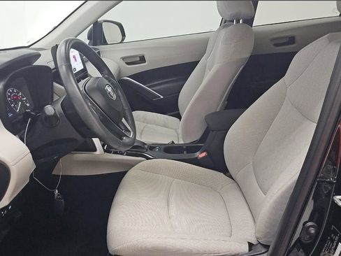 Used 2023 Toyota Corolla Cross LE image 6