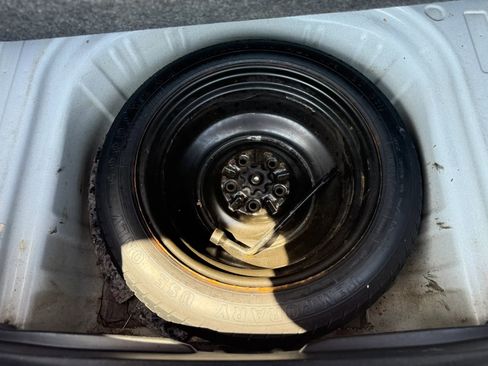 Used 2012 Toyota Camry LE image 37