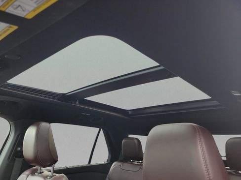 Used 2020 Ford Explorer Platinum w/ Premium Technology Package image 33