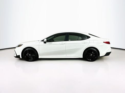 Used 2026 Toyota Camry SE FWD image 4