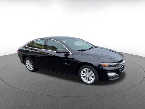 Used 2024 Chevrolet Malibu LT image 2