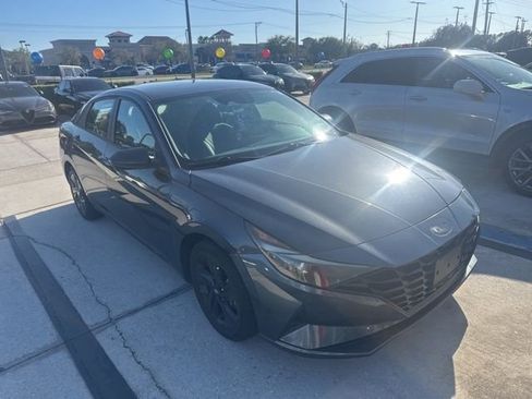 Used 2021 Hyundai Elantra SEL image 2