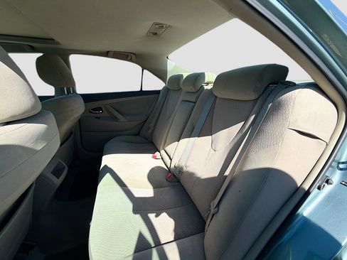 Used 2010 Toyota Camry LE image 19