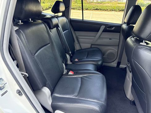 Used 2013 Toyota Highlander Plus FWD image 16