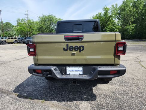 New 2025 Jeep Gladiator Sport image 18