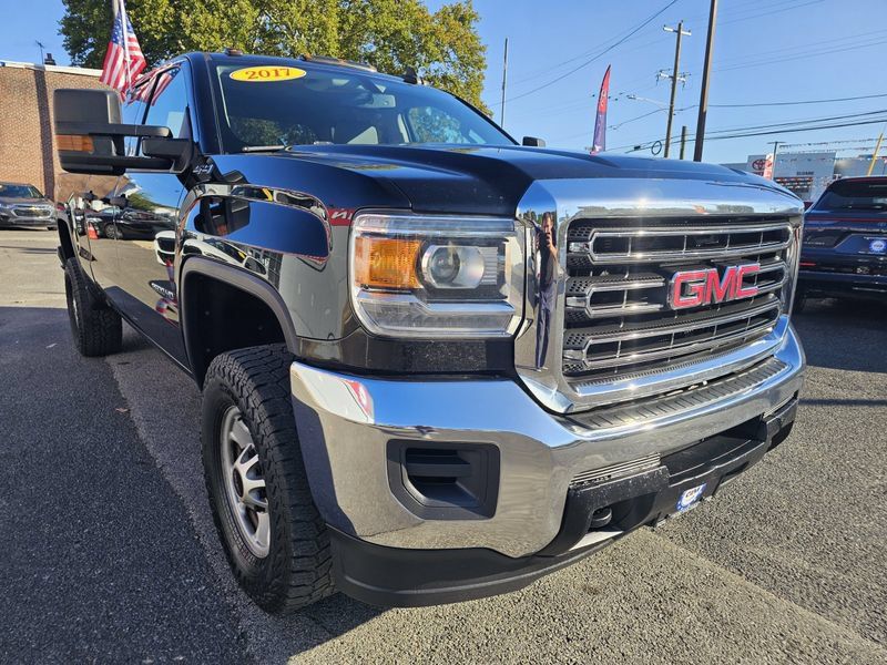 Used 2017 GMC Sierra 2500 4x4 Crew Cab image 3