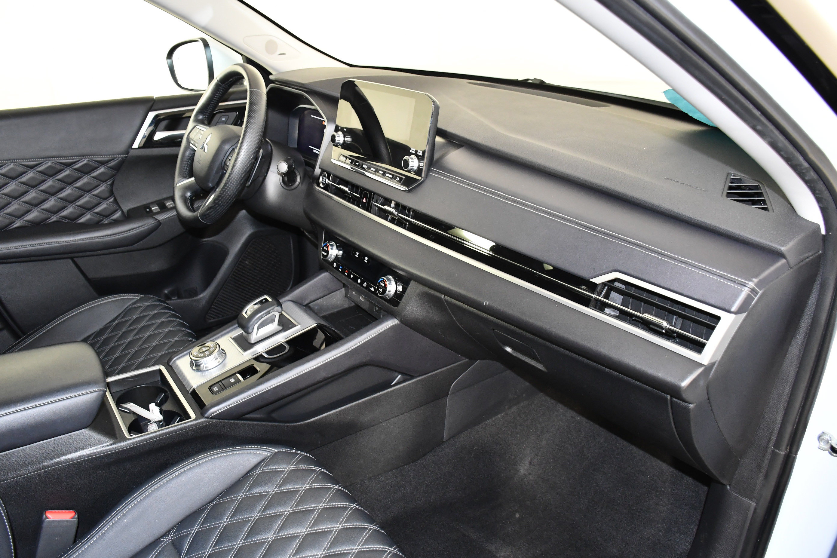 Used 2024 Mitsubishi Outlander SEL AWD/4WD image 40