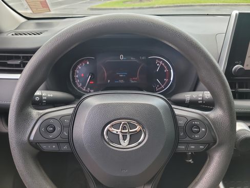 Used 2025 Toyota RAV4 LE AWD/4WD image 27