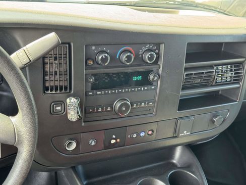 Used 2021 GMC Savana 2500 image 3