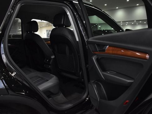 Used 2023 Audi Q5 2.0T Premium w/ Convenience Package image 28