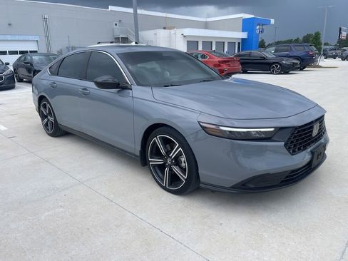 Used 2023 Honda Accord Sport image 3