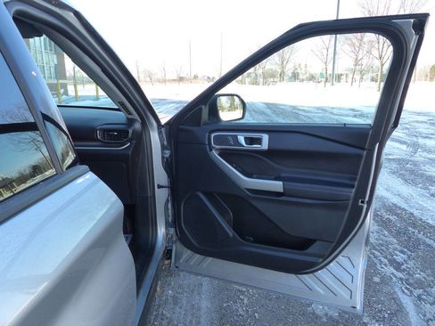 Used 2021 Ford Explorer XLT w/ Equipment Group 202A image 42