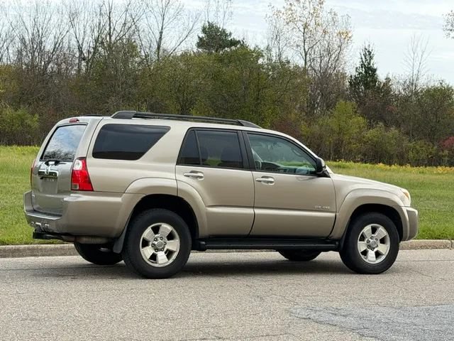 Used 2006 Toyota 4Runner SR5 AWD/4WD image 17