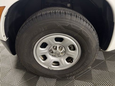 Used 2024 Nissan Frontier S w/ S Utility Package image 23