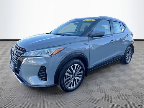 Used 2022 Nissan Kicks SV w/ Interior Electronics Package FWD image 3